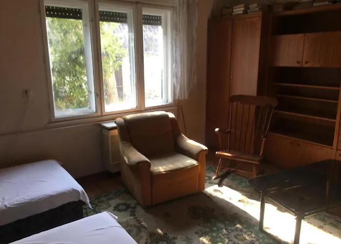 Leander-sziget Hostel *